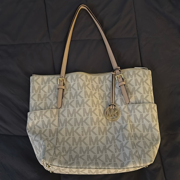 Michael Kors Handbags - Michael Kors purse.